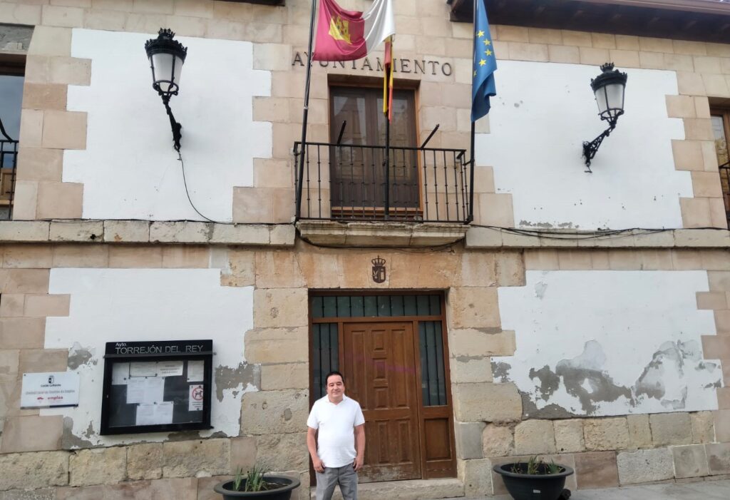 JOSÉ MANUEL GALINDO CONCEJAL DE CONTIGO SOMOS DEMOCRACIA DEL AYUNTAMIENTO DE TORREJÓN DEL REY, ANUNCIA SU PASO A LA OPOSICIÓN, POR INCUMPLIMIENTO DE LOS PACTOS DE GOBIERNO POR PARTE DE VOX y PARTIDO POPULAR